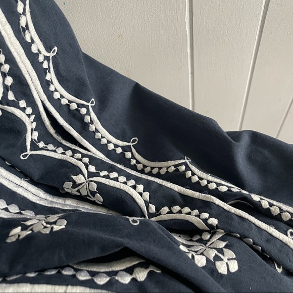 Vintage Leandra Crochet Embroideries Blue & White Floral Caftan - Picture 11 of 14